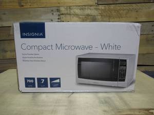 lot 53 image: Insignia - 0.7 Cu. Ft. Compact Microwave - White