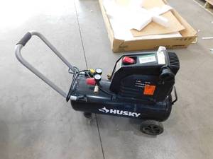 Husky 8G 150 PSI Hotdog Air Compressor