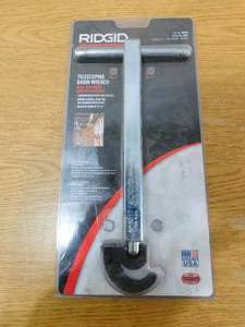 RIDGID 38 in. 1-14 in. Capacity Model 1017 Telescoping Basin Wrench