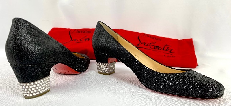 Sold at Auction: Louis Vuitton, Louis Vuitton classic heeled gilt pair of  sling back shoes, made in Italy