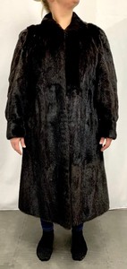 lot 19 image: Furmakers Black 34 Length Mink Fur Coat - Approx. Size XL14-16