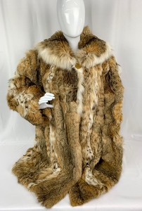 lot 20 image: Luxurious Lynx Fur Coat with Ample Fur-Lined Hood - Size XXXL - w Gloves- Made in Greece