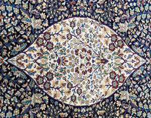 lot 112 image: Immaculate, Detailed Vintage Area Rug- approx 5x8