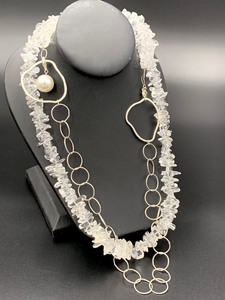 lot 54 image: Polished Glass Chip Necklace, Bracelet and Matching Earrings
