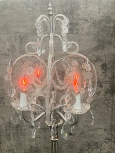 lot 160 image: Fabulous Chandelier Lamp with Flickering Bulbs