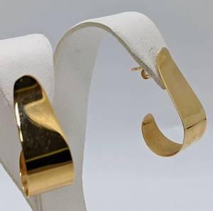lot 79 image: Vintage Carla 14K Yellow Gold Scoop Earrings