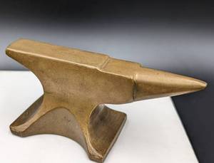 lot 169 image: Vintage Bronze Jewelers Anvil