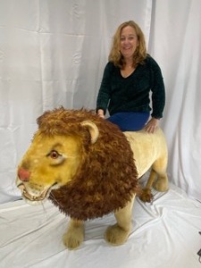 lot 1 image: Steiff Studio Life-Sized Lion Plush Studio Display 1960s