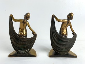 lot 33 image: Gorgeous Bronze Art Deco Female Figural Bookends.