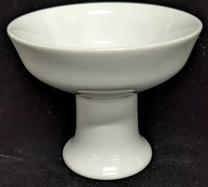 lot 67 image: 8 Vintage Paul McCobb White Contempri MCM Pedestal Sherbet Cups - 4 Wide