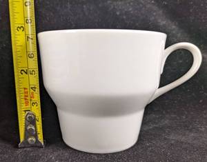 lot 71 image: Vintage Paul McCobb White Contempri 10 Cups & 15 Saucers Set A