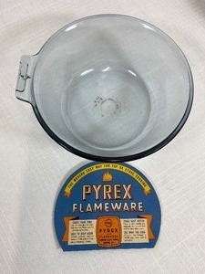 lot 15 image: Vintage Pyrex Flameware Set - with Original Box