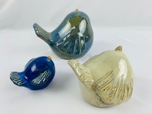 lot 48 image: A Set of Three Glazed Studio Pottery Birds