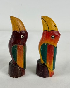 lot 55 image: Tropical Vintage Painted Toucan Collection