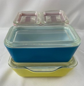 lot 16 image: Vintage Pyrex Primary 8 Piece Fridge Set