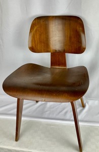 lot 1A image: Rare 1st Generation Eames Plywood LCW Chair by Evans & Herman Miller