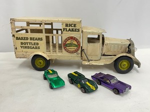 lot 107 image: Vintage 1930s Heinz 57 Metalcraft Pressed Steel Toy Rice Flakes Delivery Truck & 3 Vintage Hotwheels