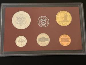 lot 29 image: United States Mint Silver Proof Set 2007