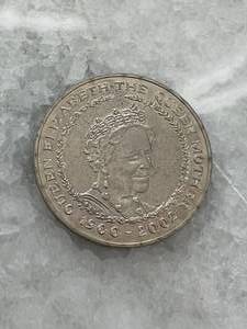 lot 55 image: 1900-2002 Queen Elizebeth Queen Mother Five Pound Coin