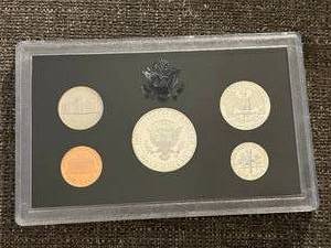 lot 128 image: 1992 United States Mint Silver Proof Set