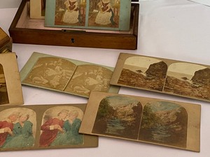 lot 21 image: Vintage Stereoscope and Cards