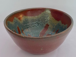 lot 6 image: Beautiful Pottery Bowl by Averill Kronick