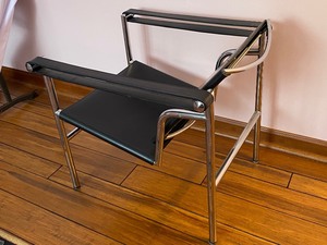 lot 5 image: Pair of Vintage Chairs