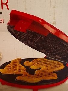 lot 77 image: Bella Cucina Circus Waffle Maker