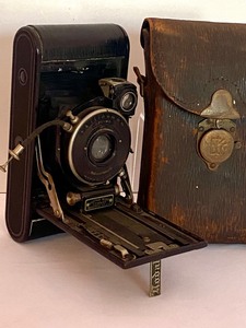 lot 78 image: Vintage Camera with Case