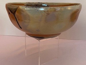 lot 71 image: Stunning Pottery Bowl by Averill Kronick