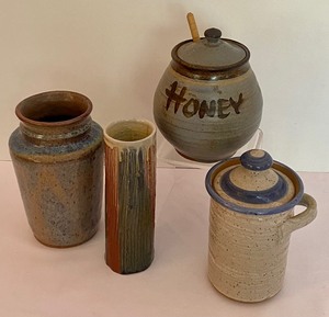 lot 53 image: Fun Variety of Decorative Pottery Items