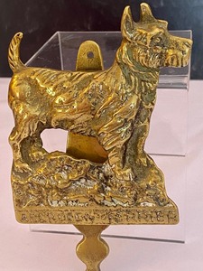 lot 42 image: Vintage 1940s Aberdeen Terrier Brass Door Knocker