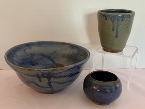 lot 44 image: Three Pieces of Lovely Pottery by Averill Kronick