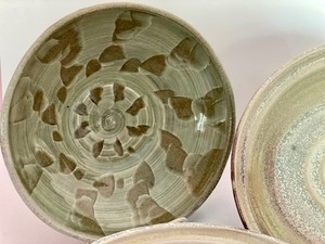 lot 179 image: Three Beautiful Pottery Bowls by Averill Kronick