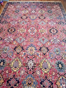 lot 169 image: Beautiful Karastan Area Rug in Kerman Vase