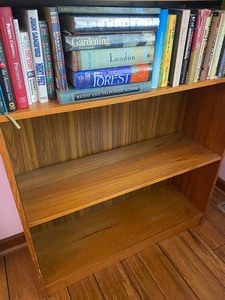 lot 99 image: Very Nice Bookshelf