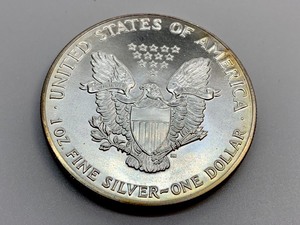 lot 193 image: 1987 Circulated Walking Liberty Silver Dollar Coin