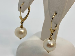 lot 192 image: 14K and Pearl Earrings