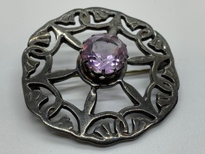 lot 198 image: Vintage Silver and Purple Stone Brooch