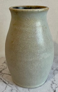 lot 231 image: Pretty Pottery Vases by Averill Kronick