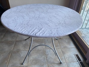 lot 206 image: Metal Round Table