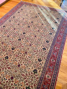 lot 149 image: Beautiful Vintage Area Rug
