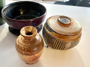 lot 209 image: Five Pieces of Beautiful Pottery