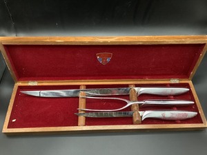 lot 179 image: Vintage Gerber Carving Set