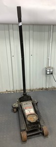 lot 159 image: 3 Ton Floor Jack
