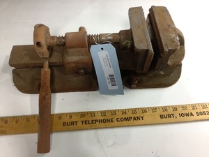 lot 153 image: Vintage Vise