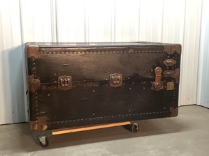 lot 152 image: Antique Trunk