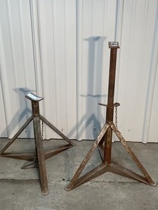 lot 224 image: Jack Stands