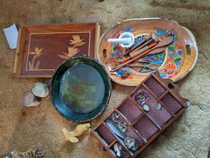 lot 83 image: 2 wooden serving trays, wall knick ...