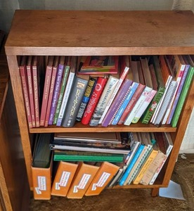 lot 103 image: Bookshelf 25.251035 plus con...